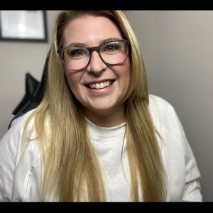 Meet your Posher, Jenelle